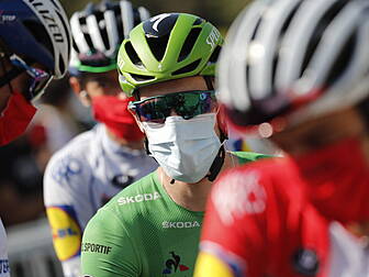 Bennett extends lead in green...